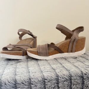 Earth Origins Tan Wedge Sandals with Ankle Strap